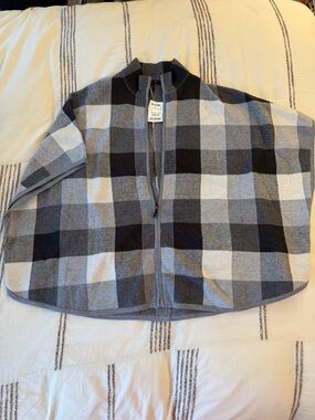 NWT Gray and Black Plaid Zip Poncho
